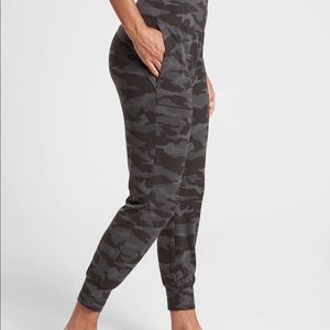 Athleta: XS Salutation Jogger Camo